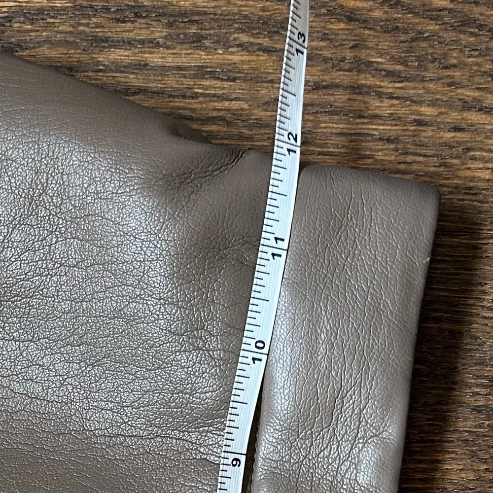 WILFRED ARITZIA Vegan Faux Leather Patio Mini Skirt
Light brown - Picture 8 of 13